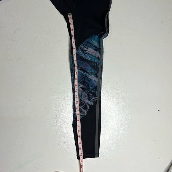 Lululemon Run to Reset Tight 25" size 4 in Black / Frozen Island Multi - Picture 14 of 15